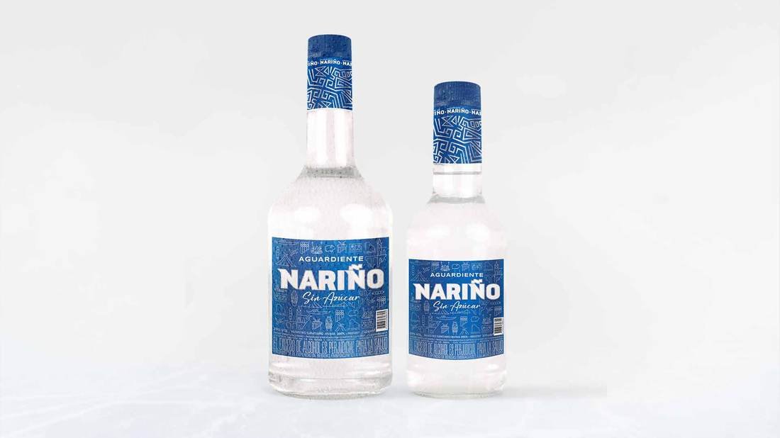 Dos botellas de Aguardiente Nariño con la nueva etiqueta azul
